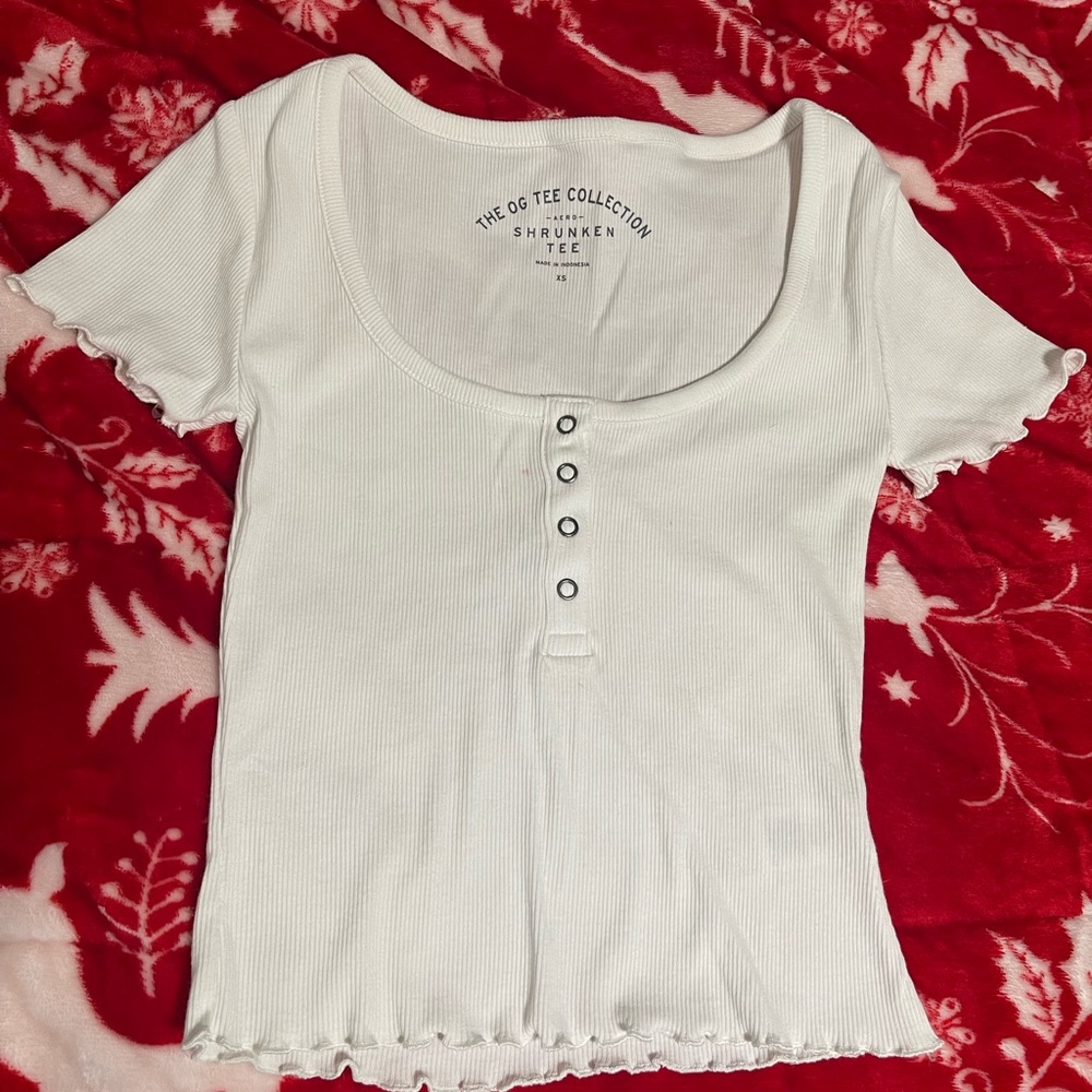 White aeropostal tee